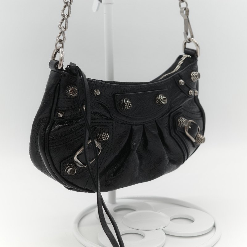 Balenciaga 巴黎世家 Le Cagole Mini 經典鉚釘 牛皮 肩背/斜背 兩用 彎月包-3