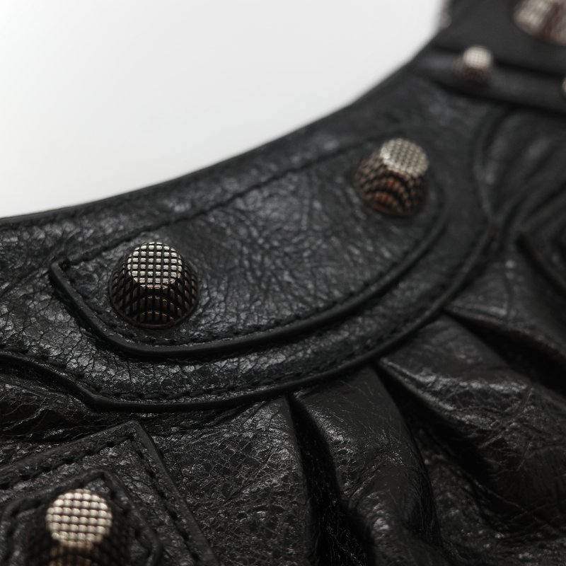 Balenciaga 巴黎世家 Le Cagole Mini 經典鉚釘 牛皮 肩背/斜背 兩用 彎月包-10