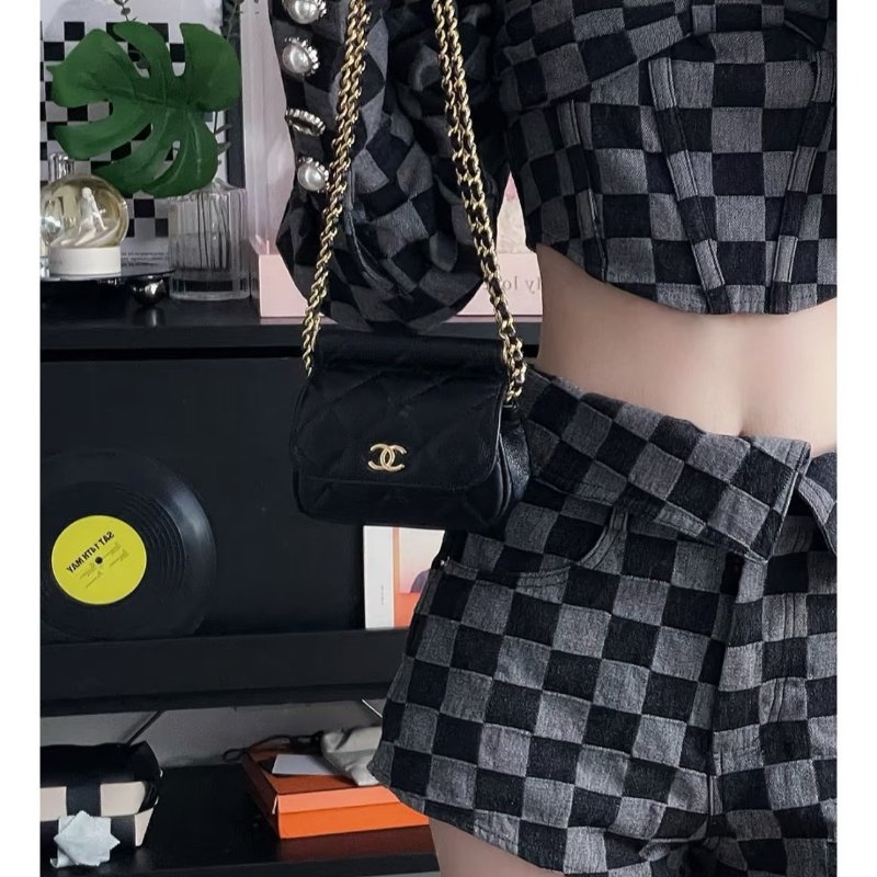 CHANEL 22K粒面牛皮斜背小包 - 黑金-14