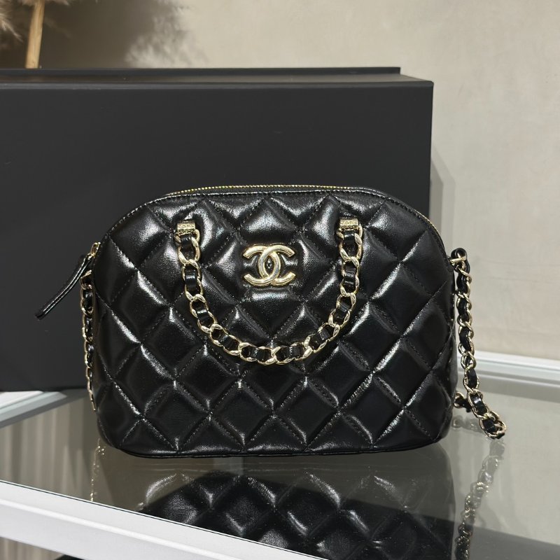 CHANEL 24B亮面小羊皮貝殼包 - 黑金-0