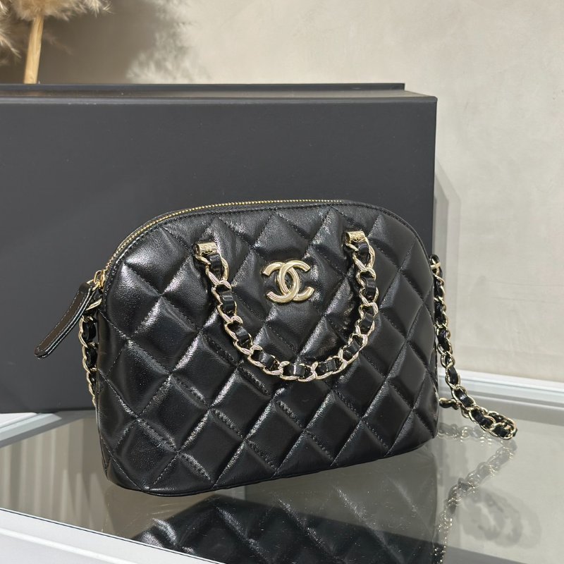 CHANEL 24B亮面小羊皮貝殼包 - 黑金-2