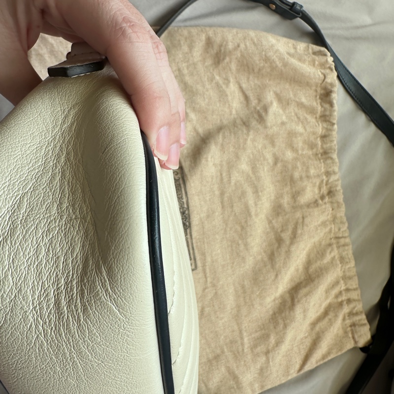 【✨四月超狂特價款✨】Gucci Marmont 拼色相機包(白x深藍)-16