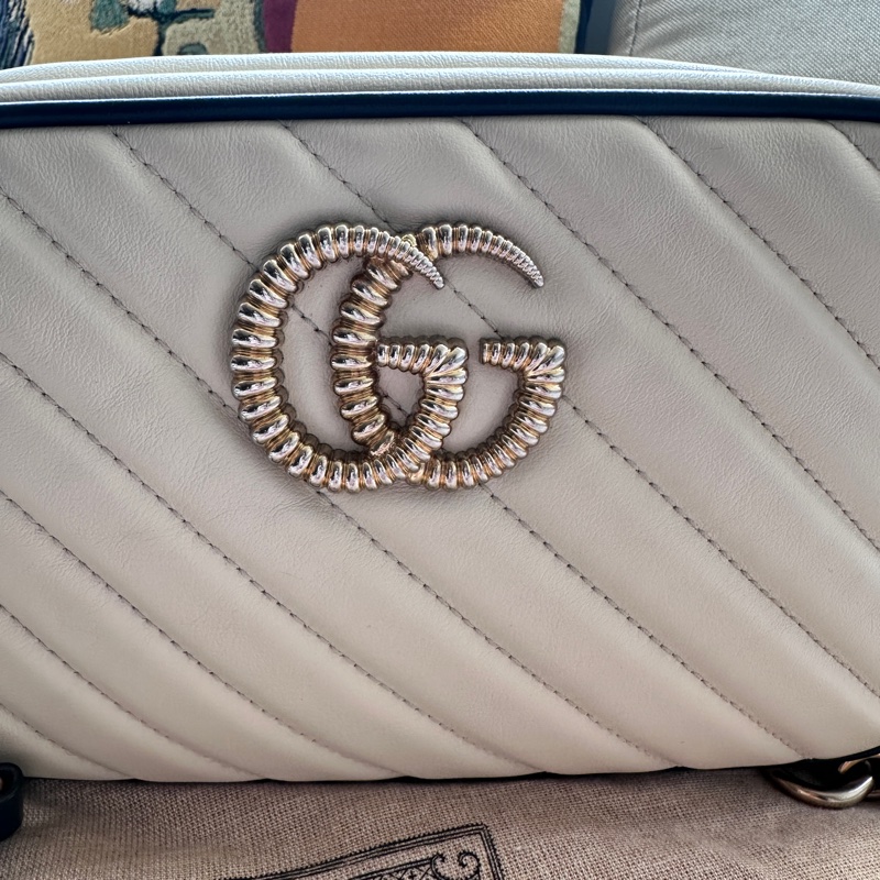 【✨四月超狂特價款✨】Gucci Marmont 拼色相機包(白x深藍)-3