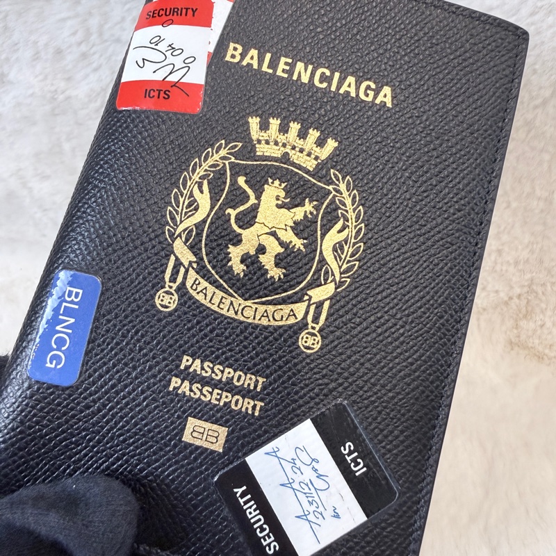 Balenciaga✨787742巴黎世家 徽章貼紙護照夾卡包護照套-1