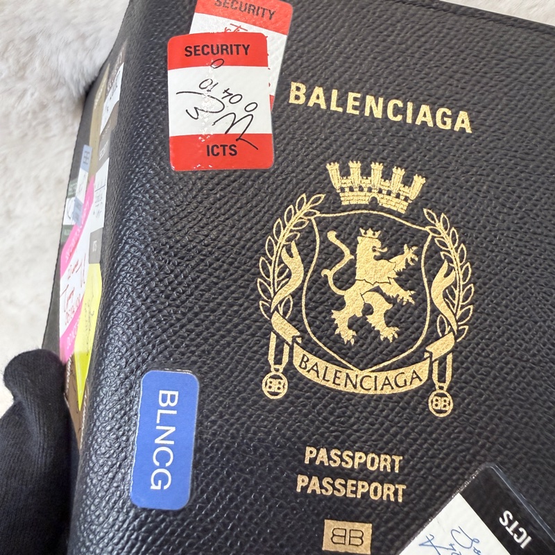 Balenciaga✨787742巴黎世家 徽章貼紙護照夾卡包護照套-4