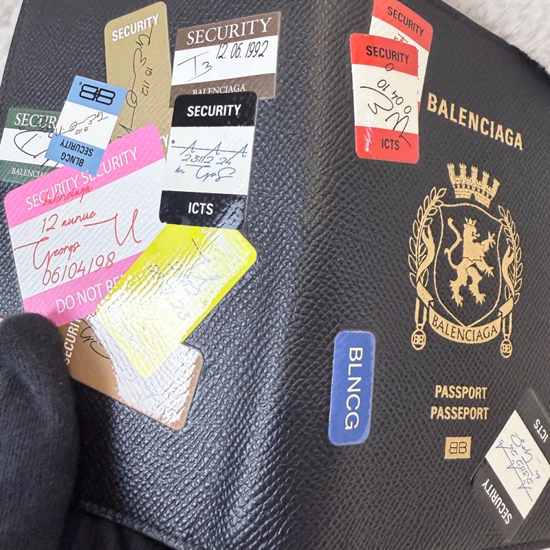 Balenciaga✨787742巴黎世家 徽章貼紙護照夾卡包護照套-12