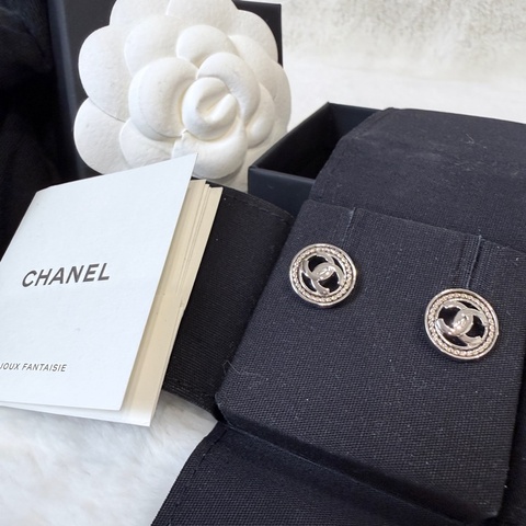 Chanel✨2025A麻花LOGO鈕扣耳針針式耳環