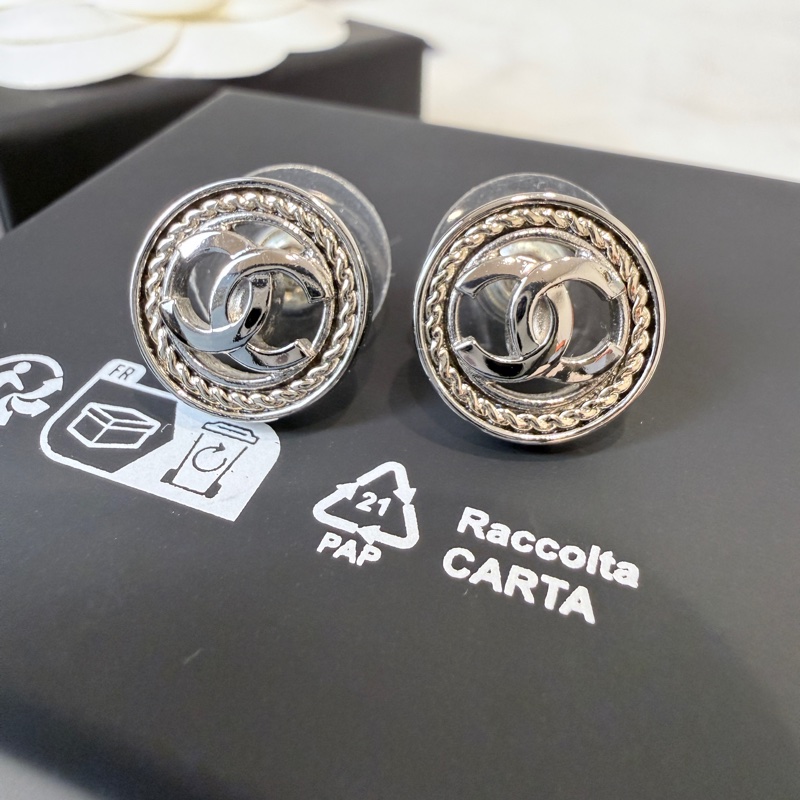 Chanel✨2025A麻花LOGO鈕扣耳針針式耳環-10