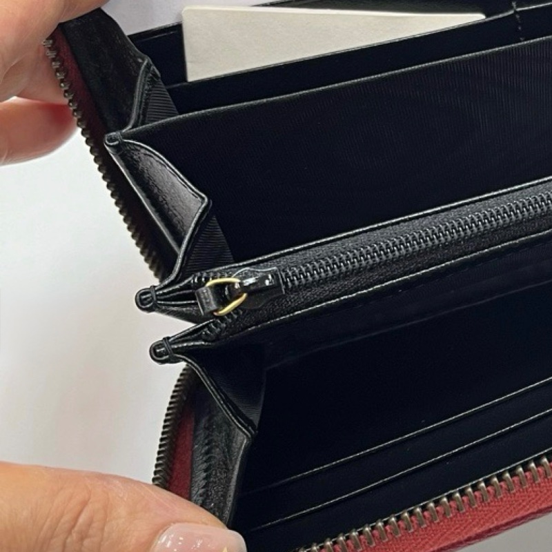 Gucci zip wallet 573810-4