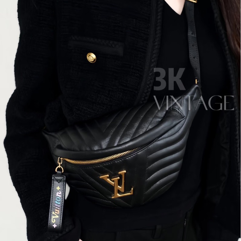 平台最新最便宜近新閒置品✨ LV M53750 NEW WAVE金屬LOGO山形紋全牛皮拉鍊斜挎胸包腰包(黑)-1