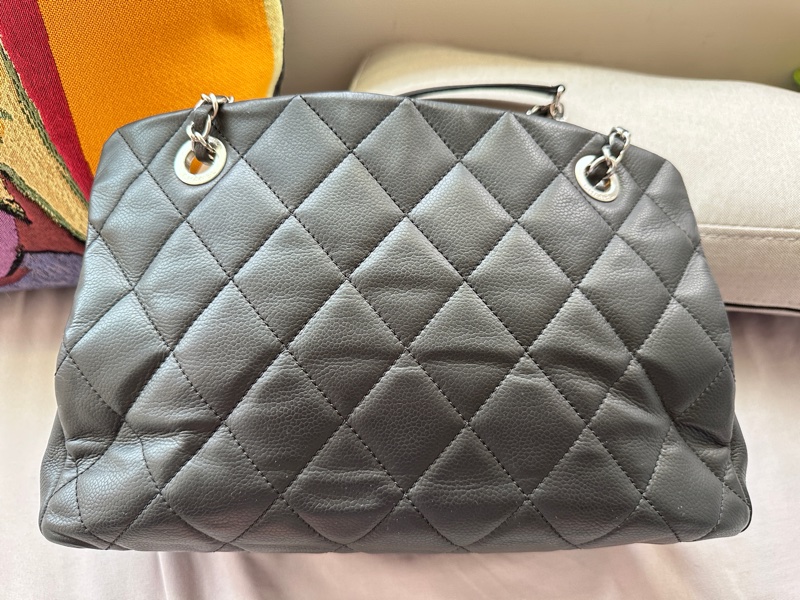 🖤【超低價福利品】Chanel 經典荔枝紋大雙C 鏈帶托特包 (附保卡/防塵袋) 🖤-7