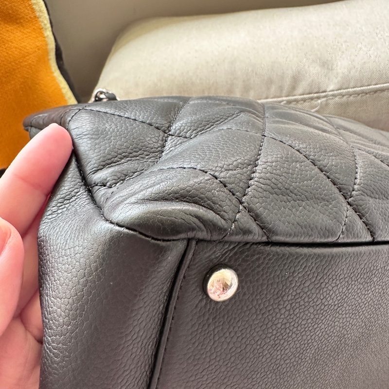 🖤【超低價福利品】Chanel 經典荔枝紋大雙C 鏈帶托特包 (附保卡/防塵袋) 🖤-11