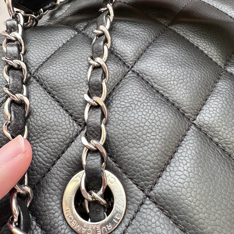 🖤【超低價福利品】Chanel 經典荔枝紋大雙C 鏈帶托特包 (附保卡/防塵袋) 🖤-23