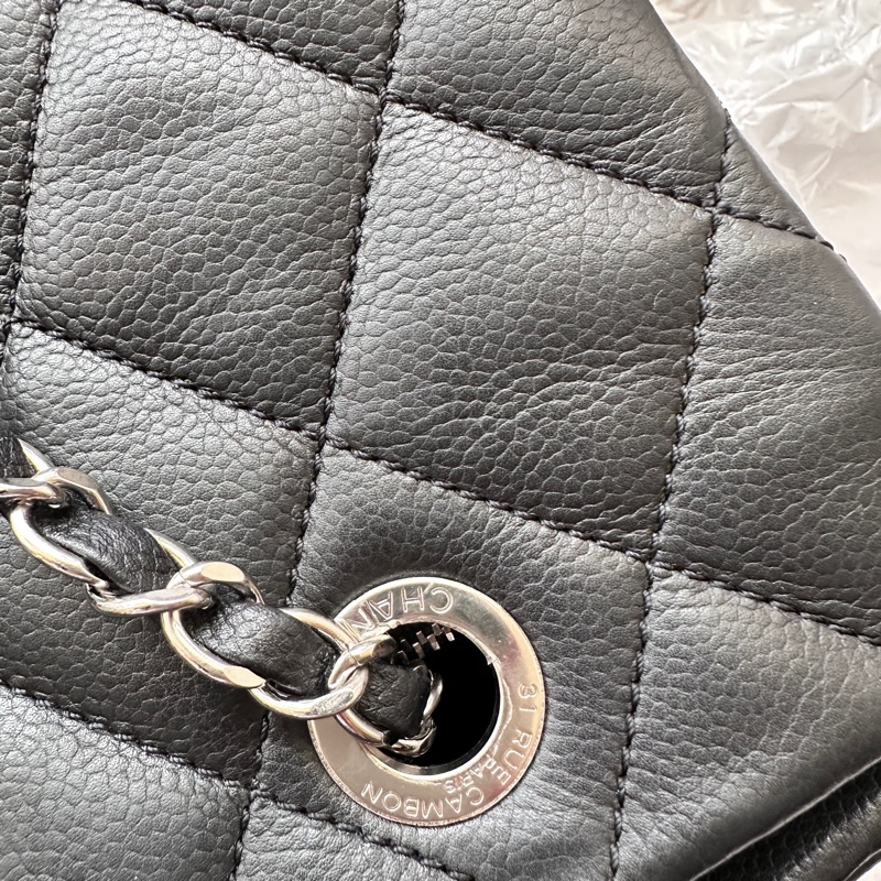 🖤【超低價福利品】Chanel 經典荔枝紋大雙C 鏈帶托特包 (附保卡/防塵袋) 🖤-24