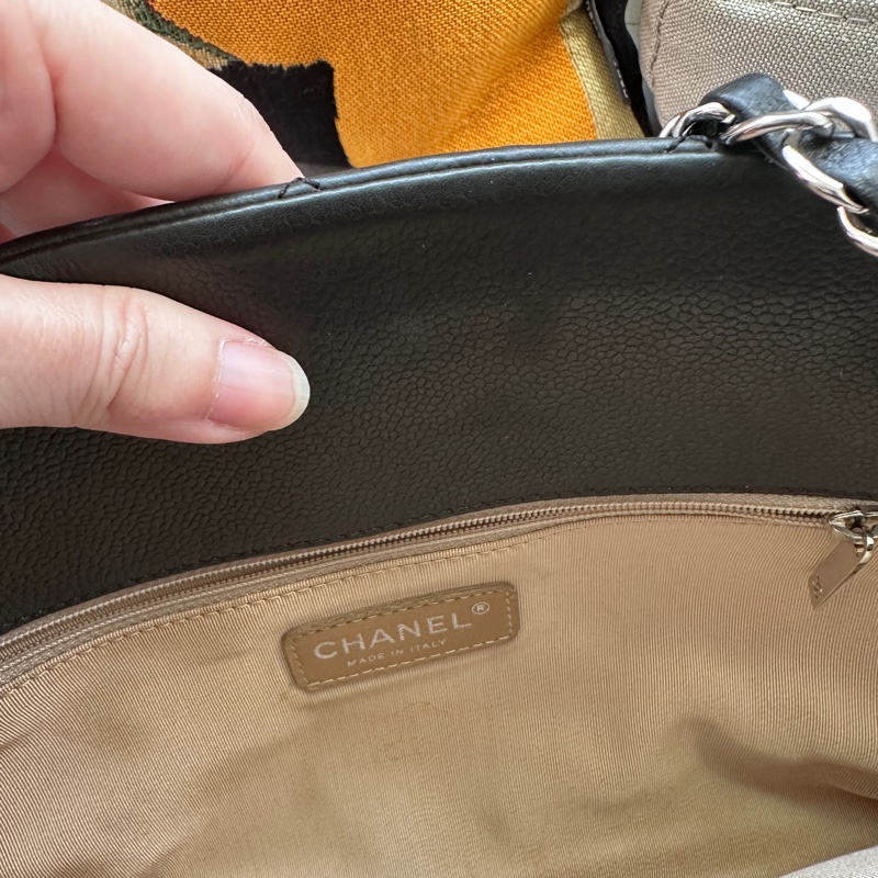 🖤【超低價福利品】Chanel 經典荔枝紋大雙C 鏈帶托特包 (附保卡/防塵袋) 🖤-25