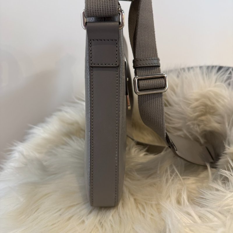 GUCCI 雙G LOGO壓花灰色郵包-9