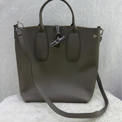 這款手袋是Longchamp 的Le Roseau 系列