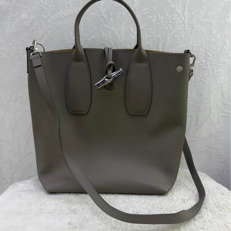 這款手袋是Longchamp 的Le Roseau 系列-0