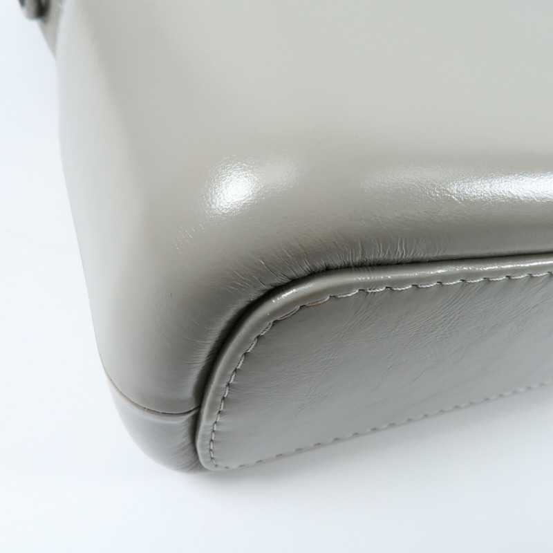 CHANEL 牛皮皮革Gabrielle Medium鏈帶肩背袋-16