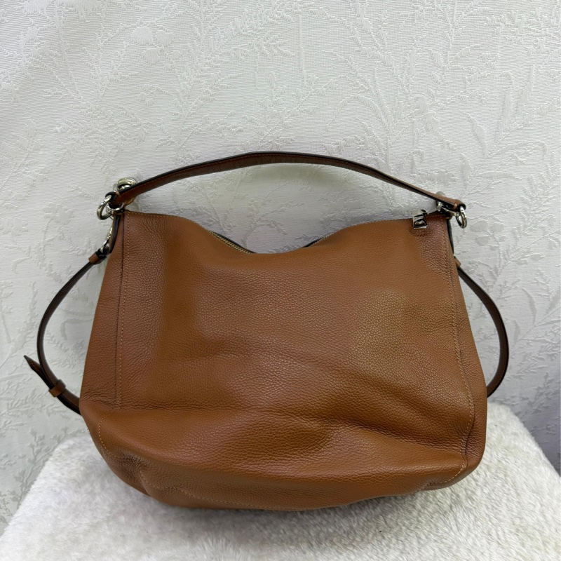 這款產品是Coach 的Turnlock Hobo 斜背包-2