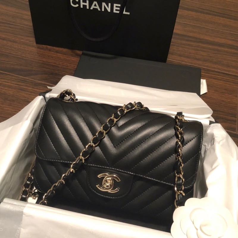 ✨Chanel 黑金V紋大mini 99新帶膜 有保卡🖤-0