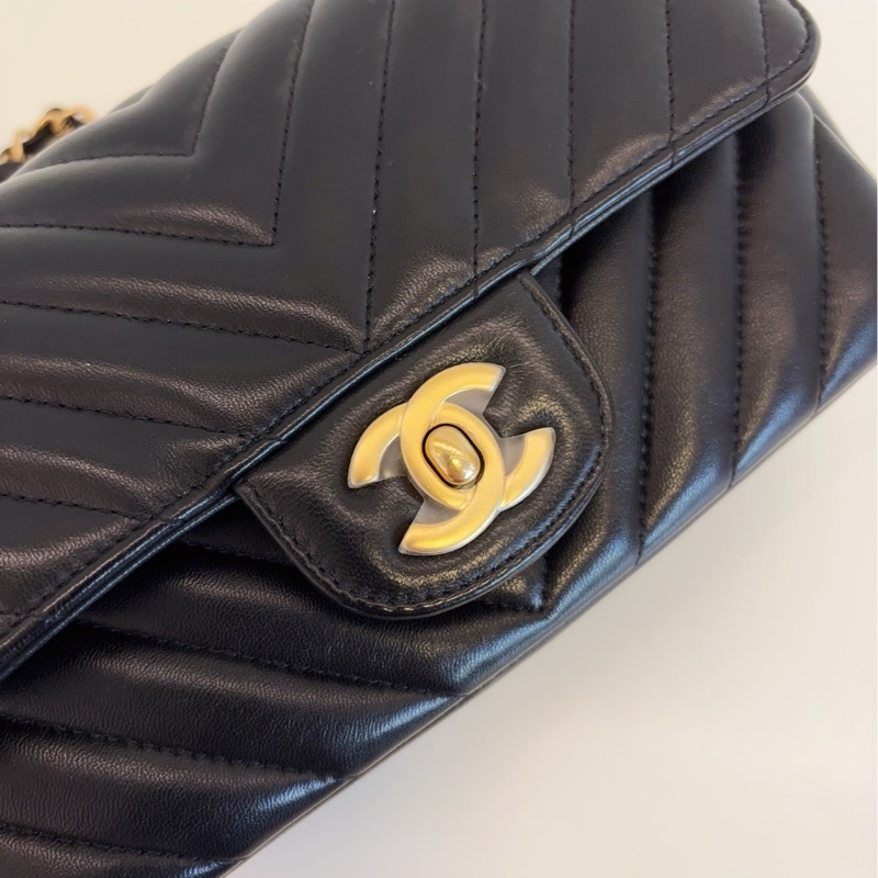 ✨Chanel 黑金V紋大mini 99新帶膜 有保卡🖤-4