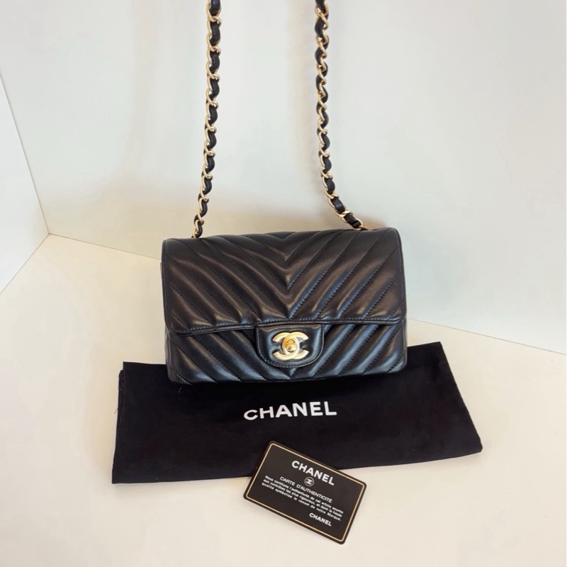✨Chanel 黑金V紋大mini 99新帶膜 有保卡🖤-8