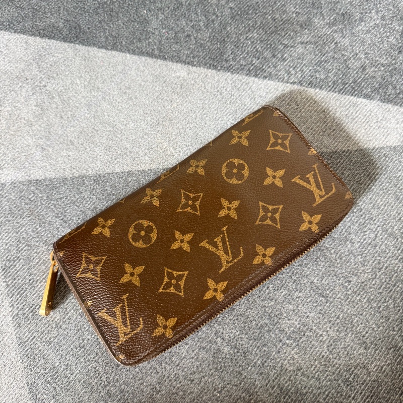 Lv老花拉鍊長夾 (M60017)-0