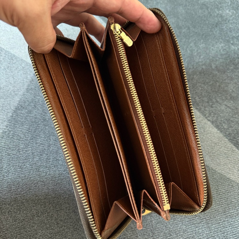 Lv老花拉鍊長夾 (M60017)-5