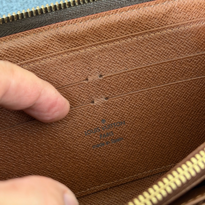 Lv老花拉鍊長夾 (M60017)-7