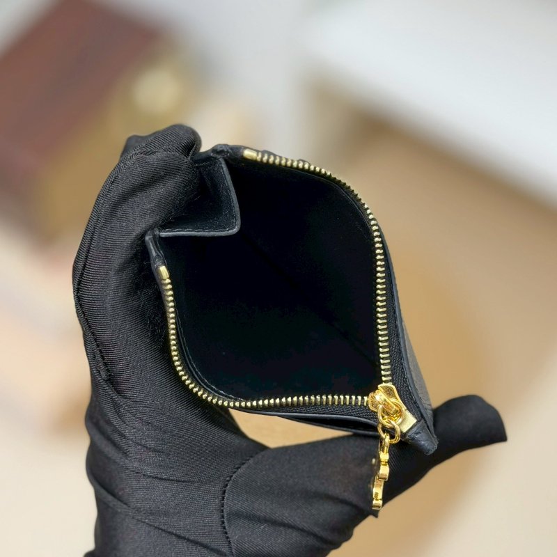 🏷Celine 瑟琳.Triomphe 凱旋門吊飾拉鍊卡包/客人寄賣-17