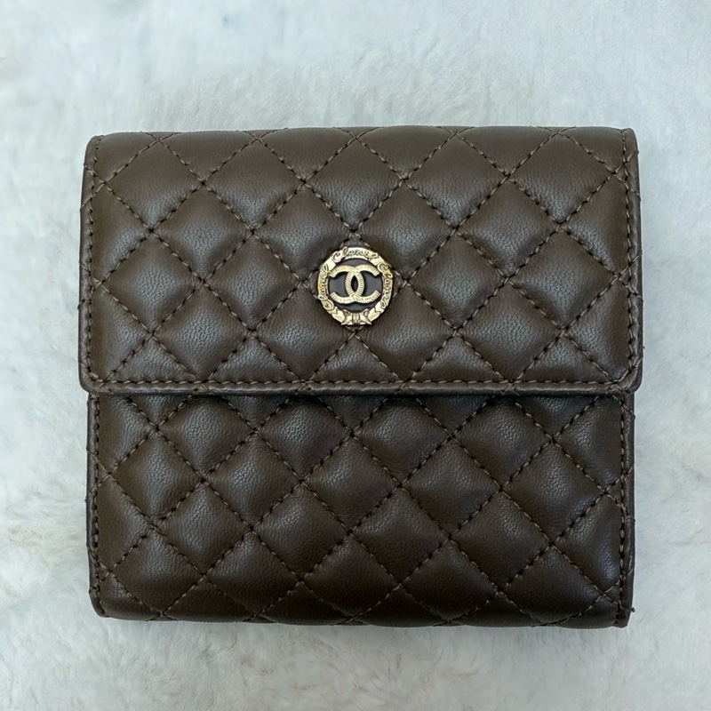 CHANEL香奈兒卡包 方形半口蓋錢包 駝色金扣 菱格紋羊皮零錢包-2