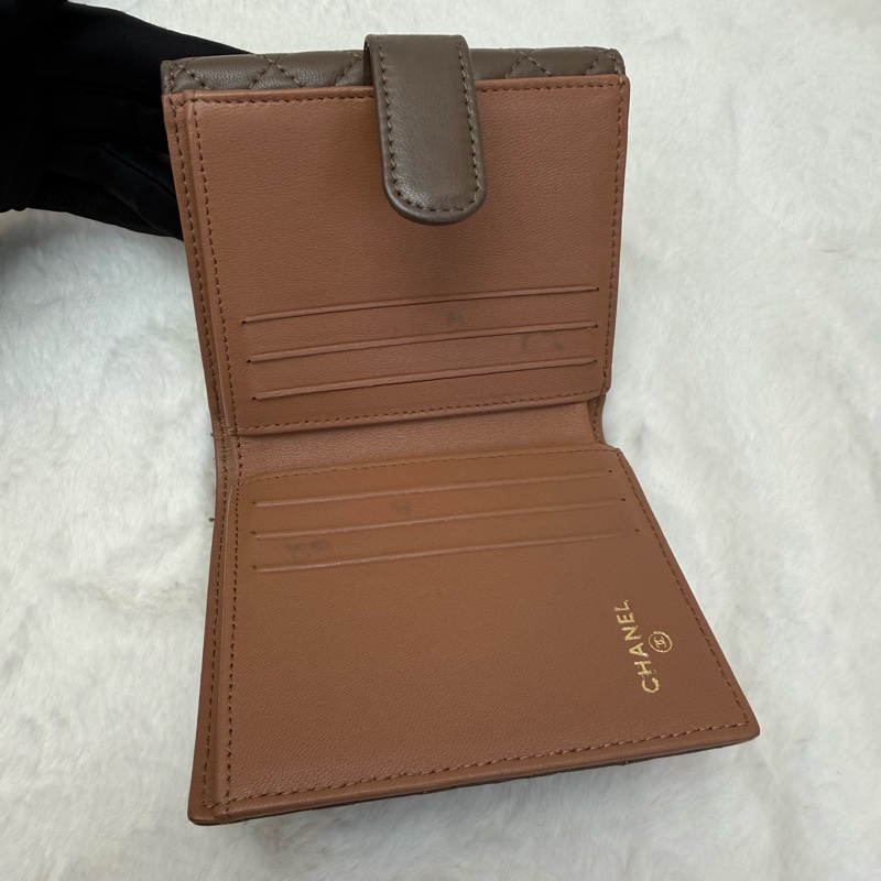 CHANEL香奈兒卡包 方形半口蓋錢包 駝色金扣 菱格紋羊皮零錢包-6