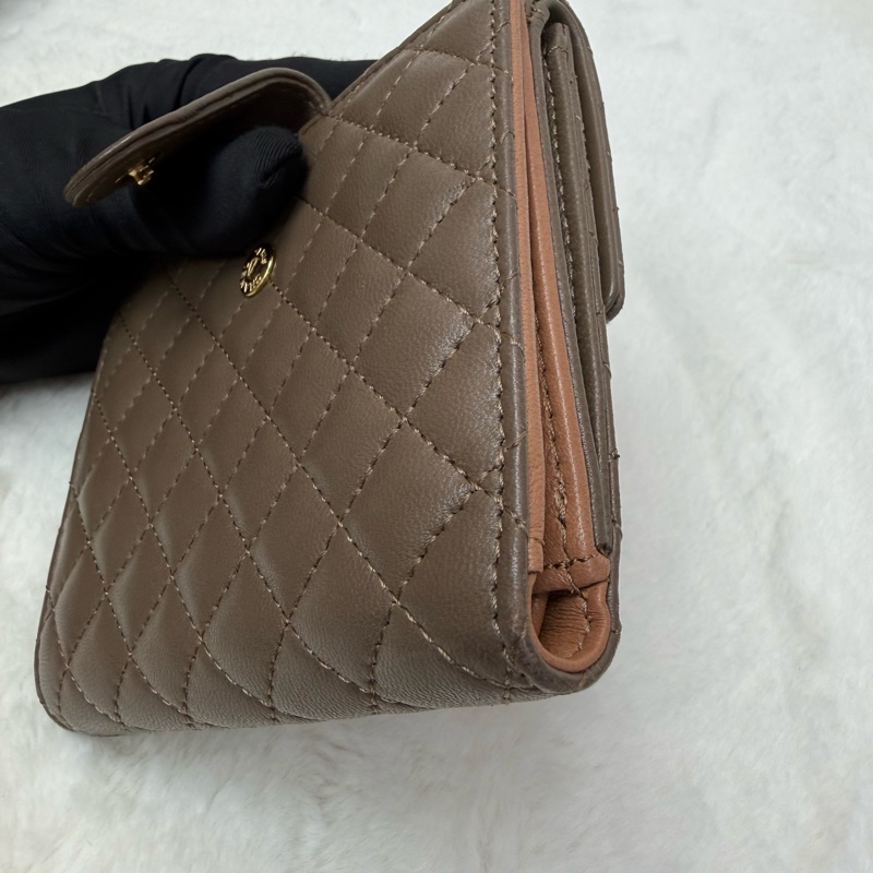 CHANEL香奈兒卡包 方形半口蓋錢包 駝色金扣 菱格紋羊皮零錢包-9