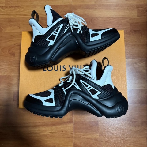 Lv Archlight小牛皮拱橋鞋 低幫運動老爹鞋 女款黑白 39碼