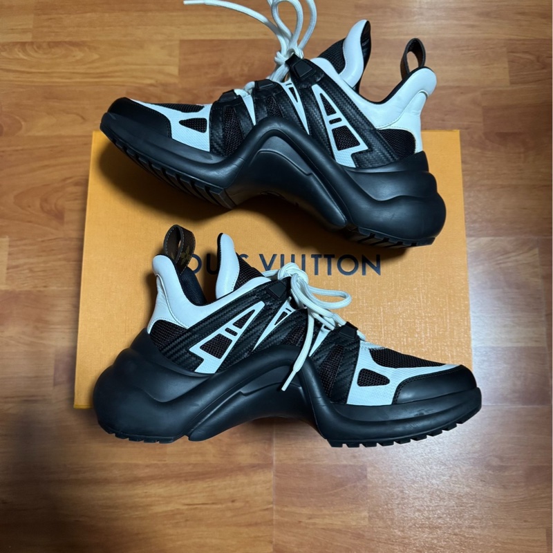 Lv Archlight小牛皮拱橋鞋 低幫運動老爹鞋 女款黑白 39碼-1