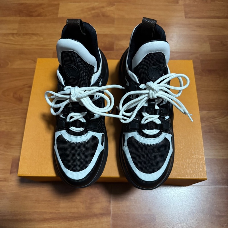 Lv Archlight小牛皮拱橋鞋 低幫運動老爹鞋 女款黑白 39碼-2