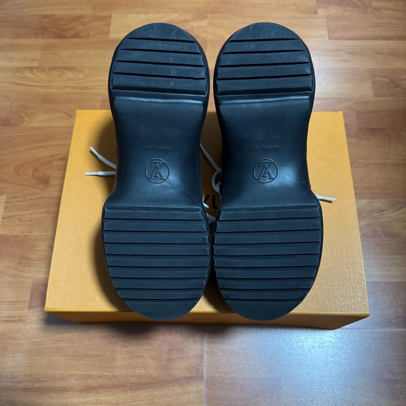 Lv Archlight小牛皮拱橋鞋 低幫運動老爹鞋 女款黑白 39碼-7