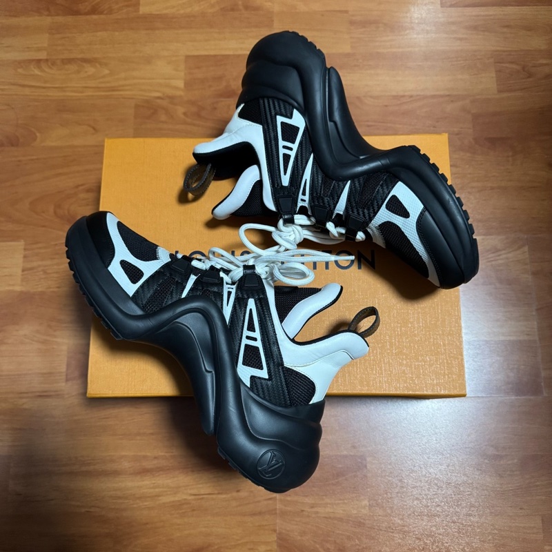 Lv Archlight小牛皮拱橋鞋 低幫運動老爹鞋 女款黑白 39碼-8