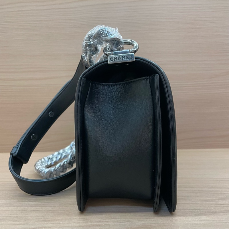 NO:D11 Chanel香奈儿黑银牛皮Leboy中號 2013年 17開 單肩斜挎鏈條包 有塵袋 無卡無盒子 尺寸底長25*高18*寬8*-3