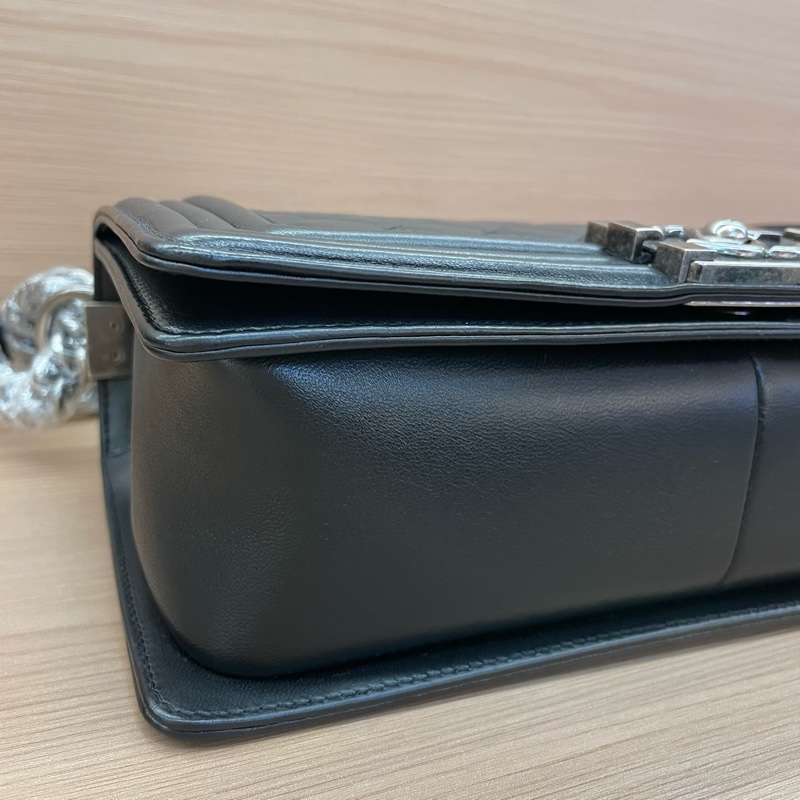 NO:D11 Chanel香奈儿黑银牛皮Leboy中號 2013年 17開 單肩斜挎鏈條包 有塵袋 無卡無盒子 尺寸底長25*高18*寬8*-8