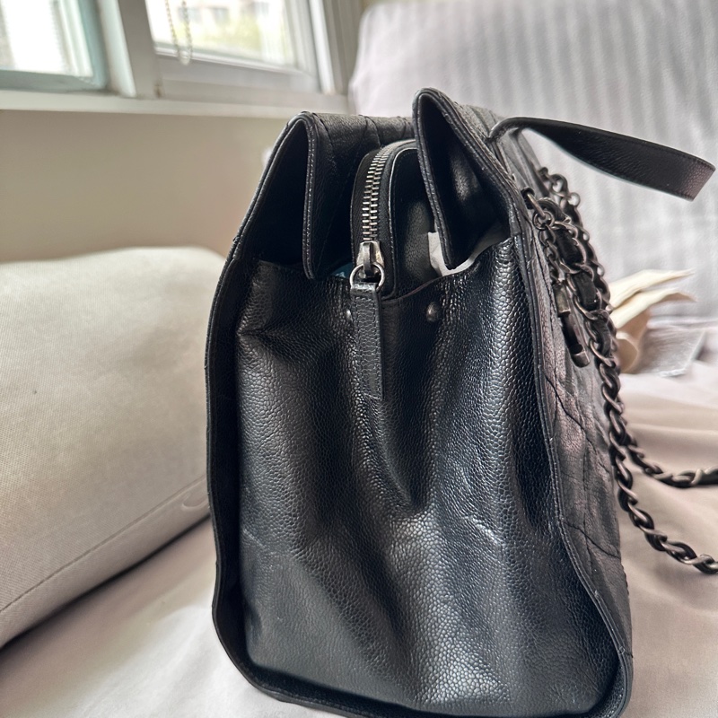 Chanel On The Road 黑色大托特包|防刮洗水小牛皮 (附保卡、塵袋、盒子,加送新包)-11