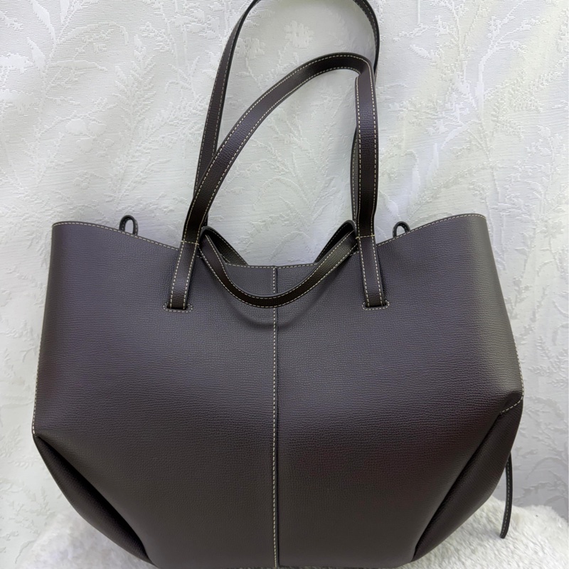 款手袋是來自法國品牌Polène 的Cyme Mini Textured-1