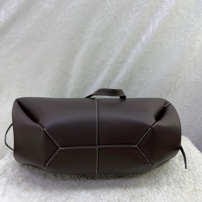 款手袋是來自法國品牌Polène 的Cyme Mini Textured-7