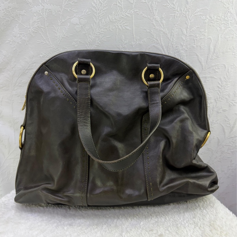 這款手袋是Yves Saint Laurent 的經典Muse 包款。-1