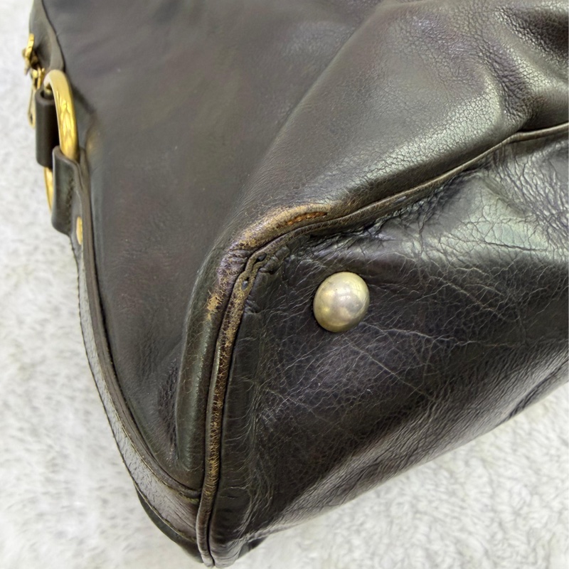 這款手袋是Yves Saint Laurent 的經典Muse 包款。-3