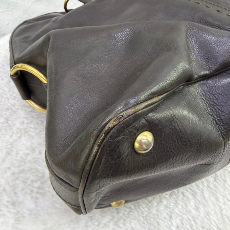 這款手袋是Yves Saint Laurent 的經典Muse 包款。-5