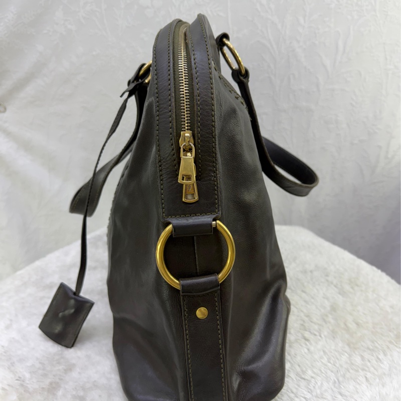 這款手袋是Yves Saint Laurent 的經典Muse 包款。-6