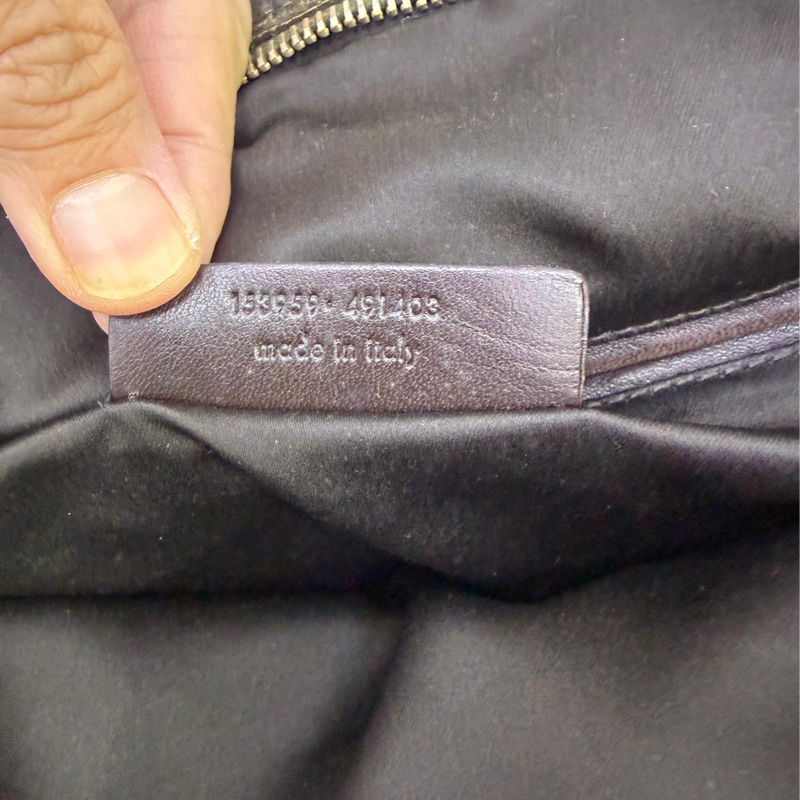 這款手袋是Yves Saint Laurent 的經典Muse 包款。-7