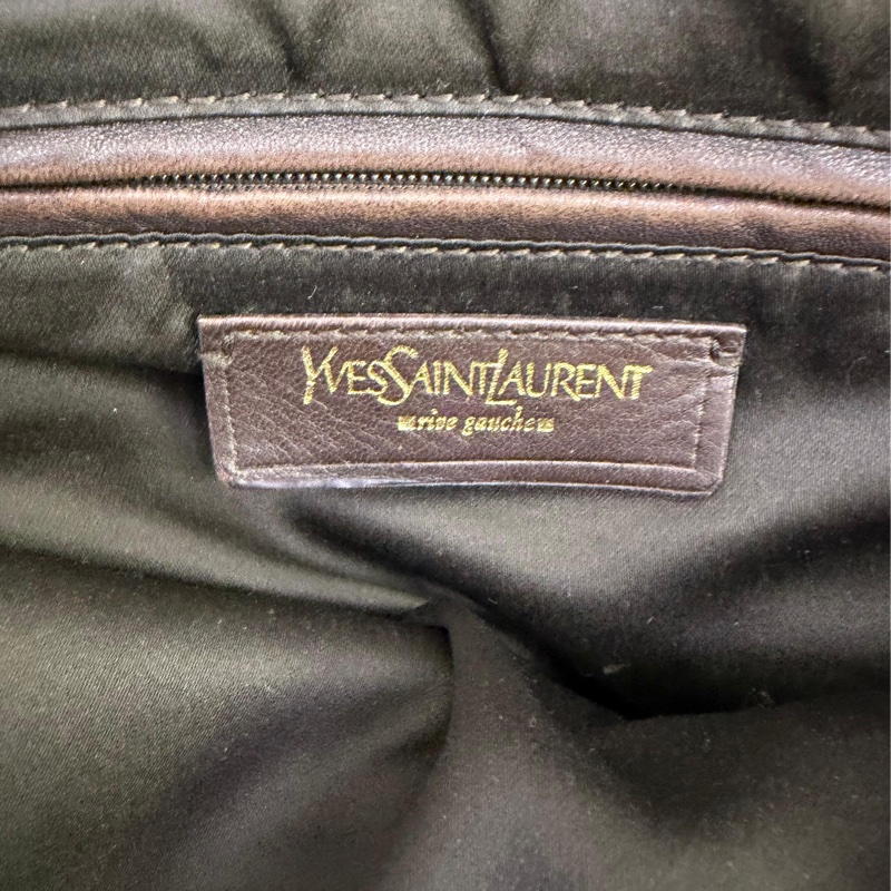 這款手袋是Yves Saint Laurent 的經典Muse 包款。-9
